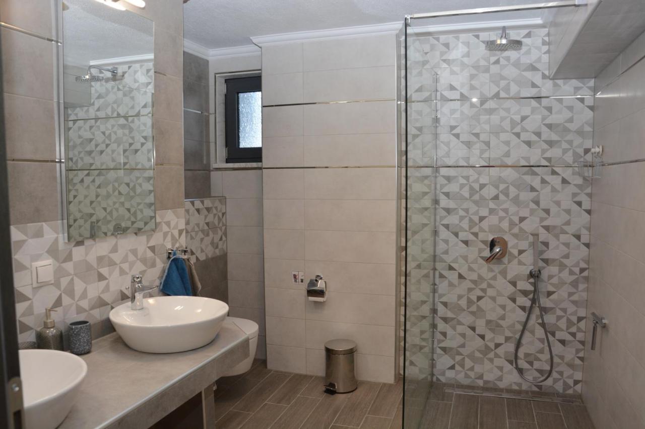 Pegasus Sea View Luxury Apartments Vrasná Eksteriør bilde